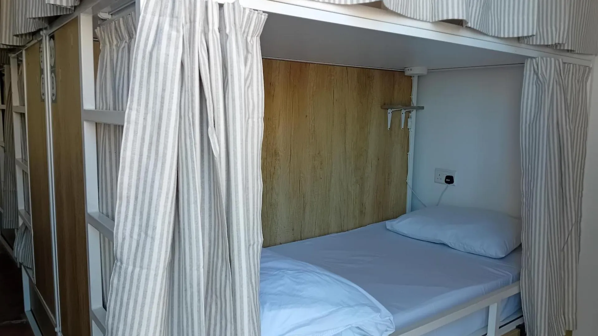 Follow The Sun Boutique Hostel - Pool, Breakfast & Sea Views Saint Julian's