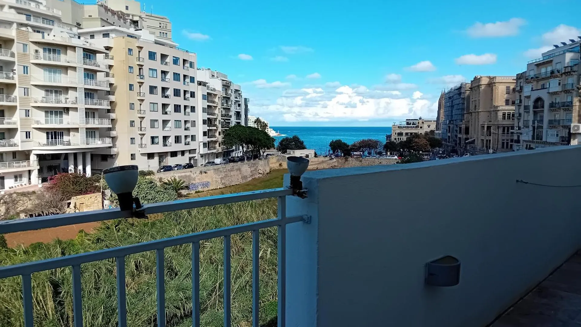 Follow The Sun Boutique Hostel - Pool, Breakfast & Sea Views Сент Джулианс