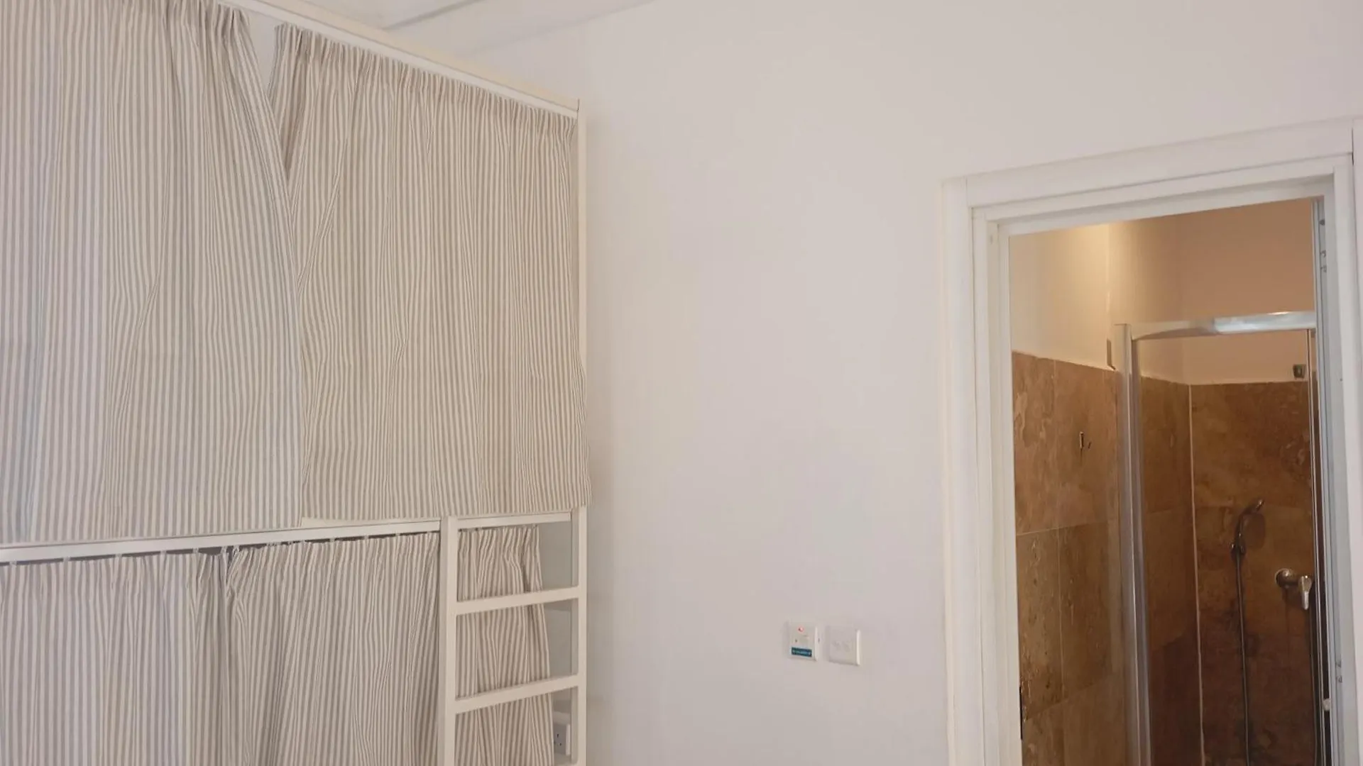 Follow The Sun Boutique Hostel - Pool, Breakfast & Sea Views Saint Julian's Malta