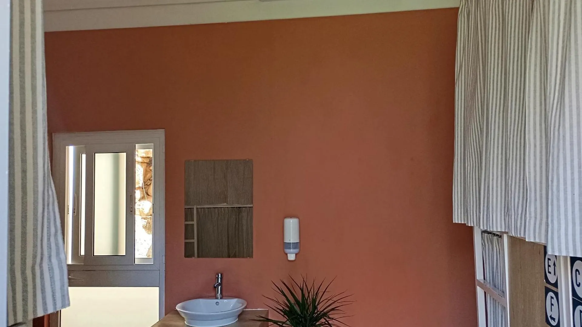 Follow The Sun Boutique Hostel - Pool, Breakfast & Sea Views Saint Julian's