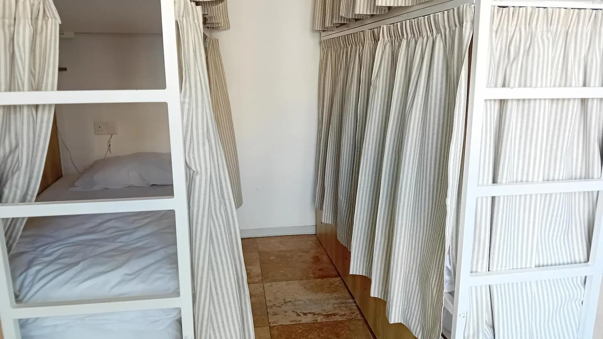 Follow The Sun Boutique Hostel - Pool, Breakfast & Sea Views San Julián 0*,  Malta