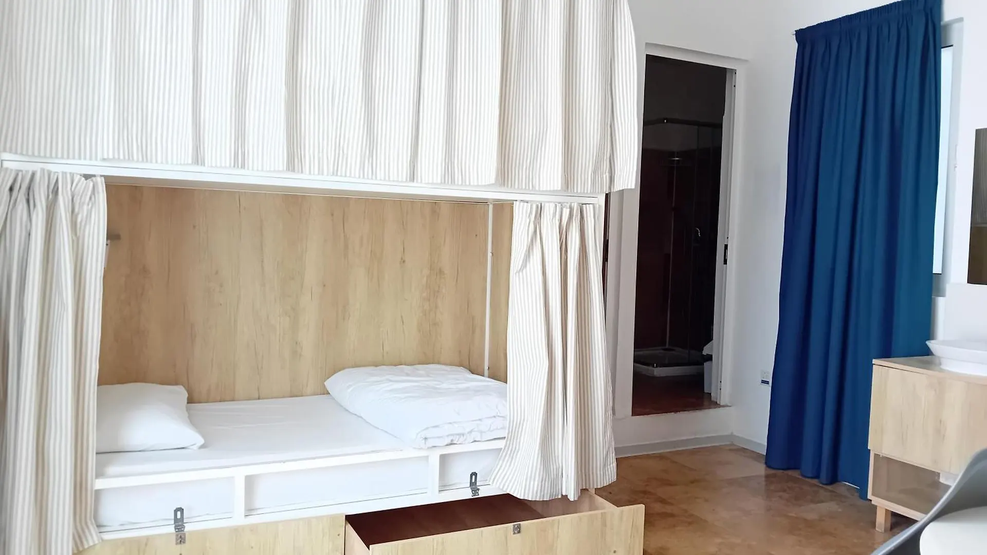 Follow The Sun Boutique Hostel - Pool, Breakfast & Sea Views San Julián Malta