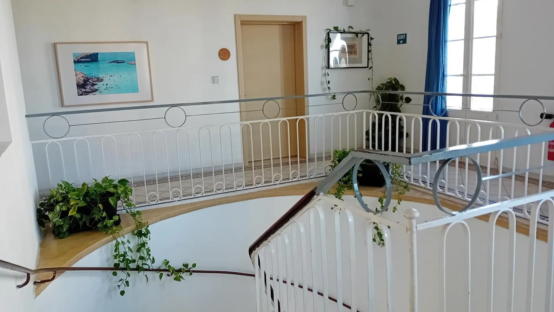 Follow The Sun Boutique Hostel - Pool, Breakfast & Sea Views Saint Julian's