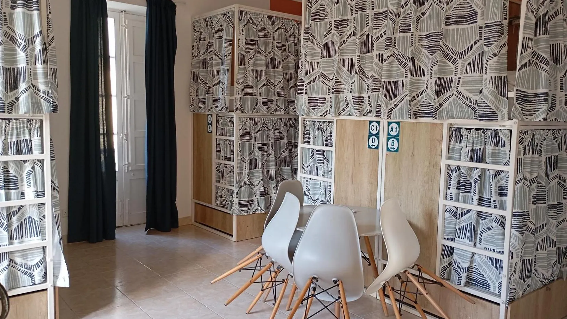 Follow The Sun Boutique Hostel - Pool, Breakfast & Sea Views San Julián 0*,  Malta