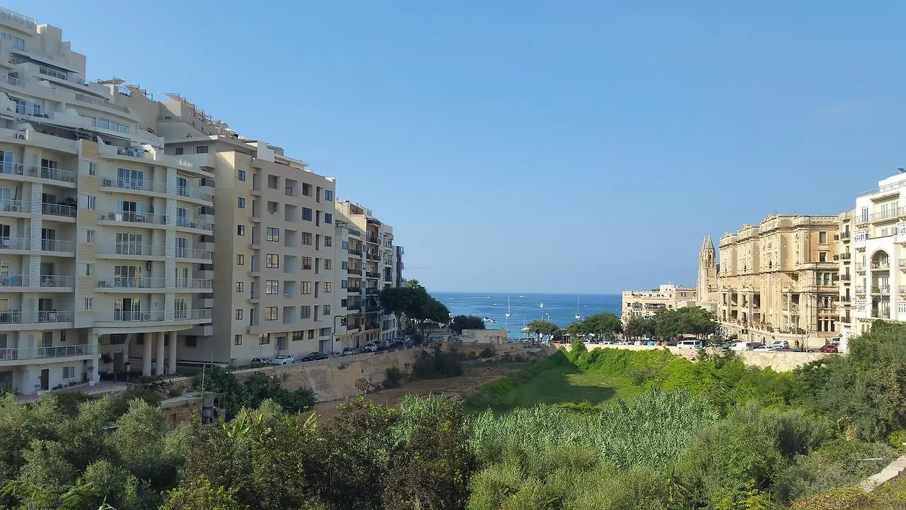 Follow The Sun Boutique Hostel - Pool, Breakfast & Sea Views Saint Julian's