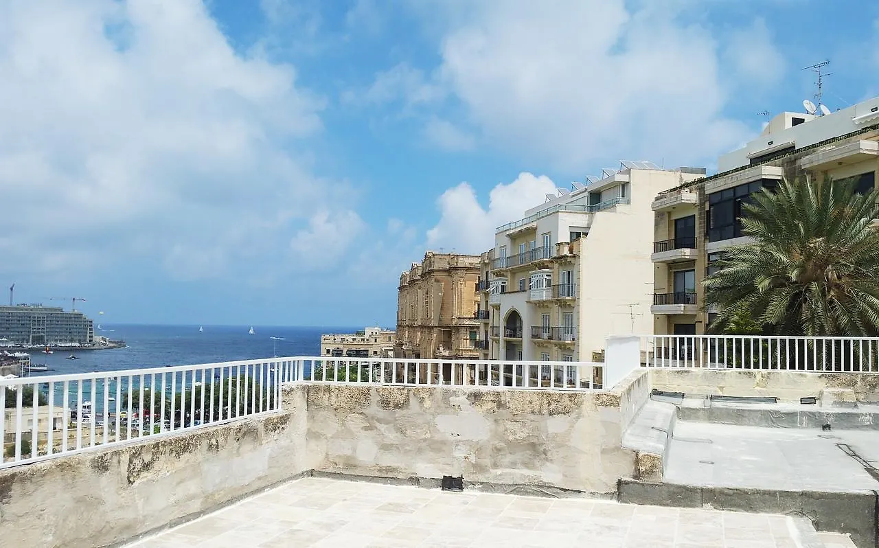Follow The Sun Boutique Hostel - Pool, Breakfast & Sea Views San Julián